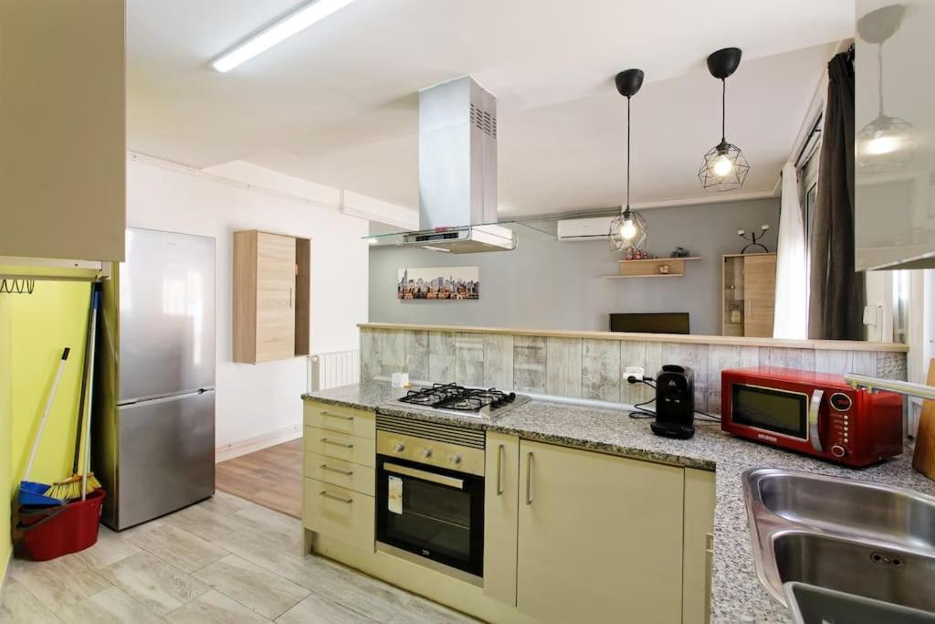 Fantastic House With Jacuzzi Feriehus Barcelona