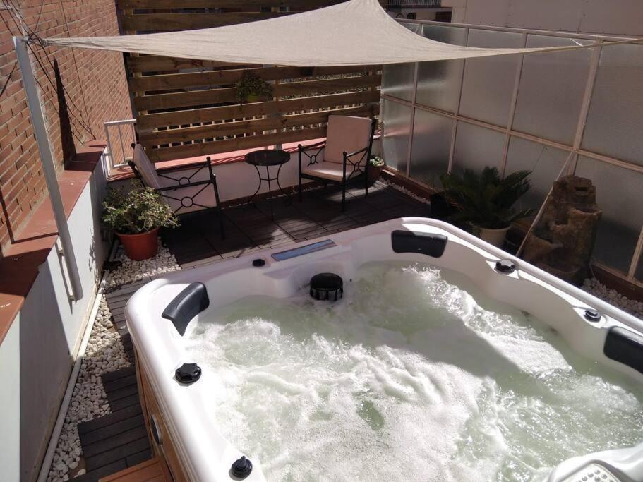 Feriehus Fantastic House With Jacuzzi Barcelona
